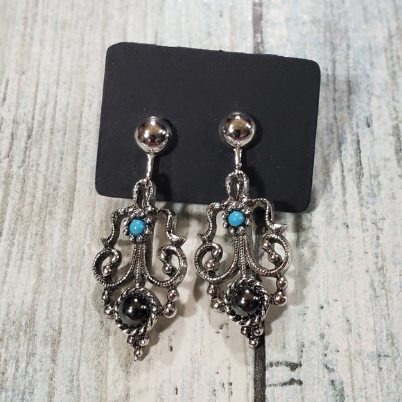 🎉HP🎉Avon Necklace and Earrings Set. - Picture 10 of 14